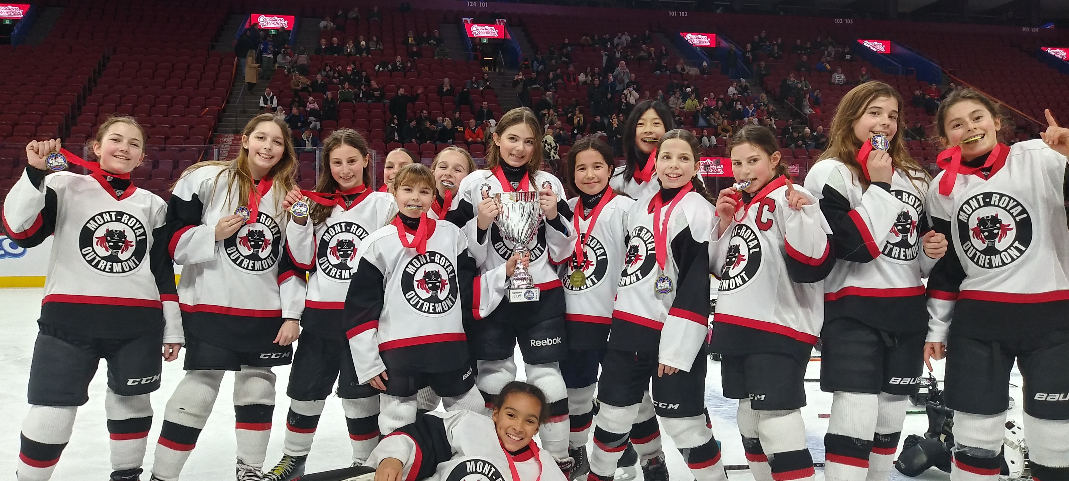 NOS M12A BANSHEES CHAMPIONNES DU TOURNOI CAROLINE OUELLETTE